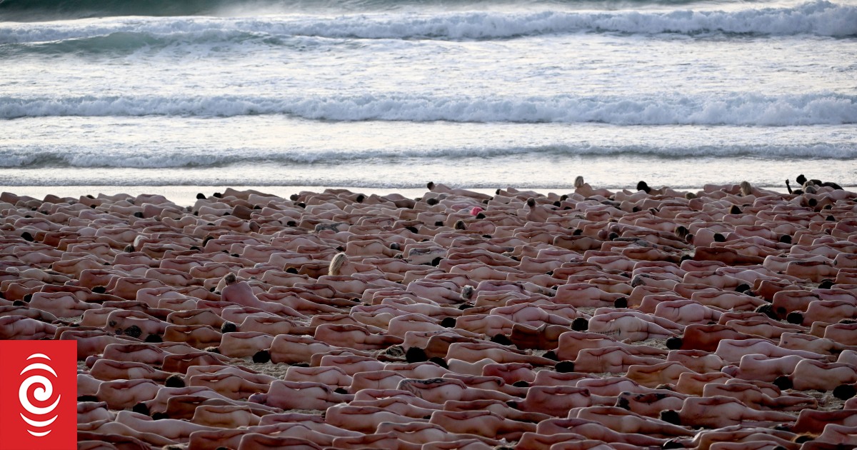 Bondi Beach Goes Nude As Thousands Strip Off For Spencer Tunick Art Project Rnz News