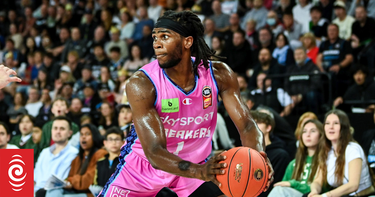 Breakers win again, stay third in NBL