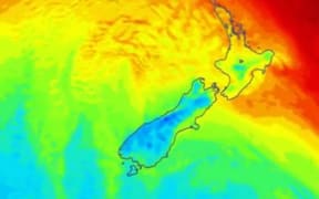 Blue areas of the map show cooler weather sweeping up the South Island over the weekend.