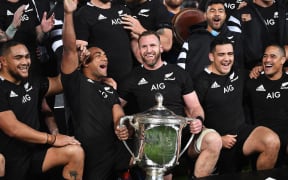 All Blacks captain Kieran Read with the Bledisloe Cup and team mates pose for a group photo. New Zealand All Blacks v Australian Wallabies. Bledisloe Cup rugby union test match. Eden Park, Auckland. Saturday 17 August 2019.