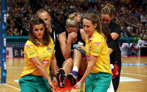 Casey Kopua leaves the court after suffering a serious knee injury playing against Australia, Sydney 2014.