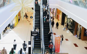 Aucklanders visiting the mall as retail shops re-open