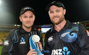 The New Zealand coach Mike Hesson and captain Brendon McCullum pose for a photo after a series win over India.