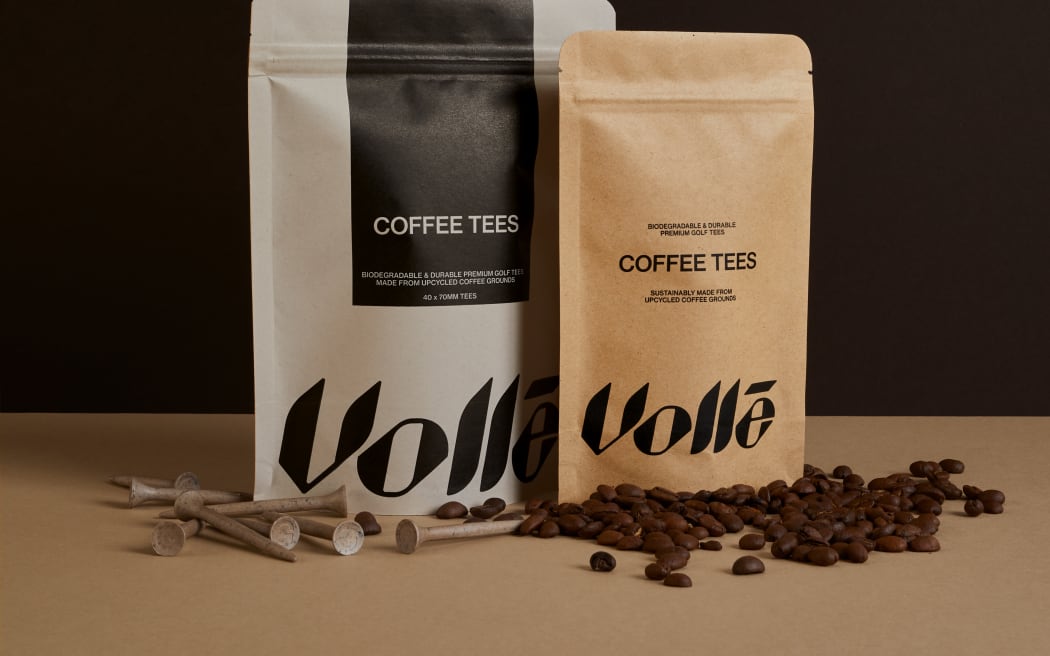 Volle Golf's coffee-tees come in a bag designed to look like a coffee packet.