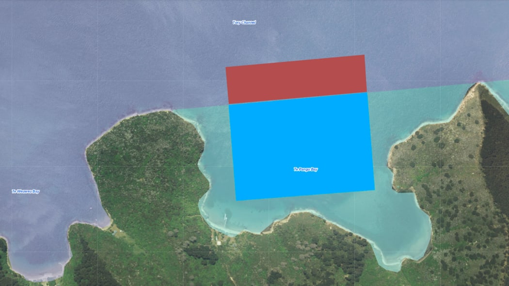 NZ King Salmon had hoped to extend its current Te Pangu Bay farm, in blue, another 8.25 hectares seawards, in red, but later pulled the application.