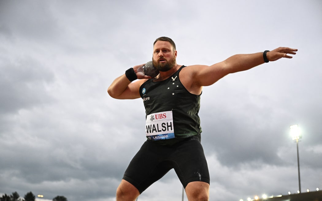 Tom Walsh de Nouvelle-Zélande participe à l'épreuve masculine du lancer du poids lors de la Diamond League de l'IAAF "athlétisme" meeting d'athlétisme au Stade Olympique de la Pontaise à Lausanne, le 30 juin 2023. (Photo de Fabrice COFFRINI / AFP)