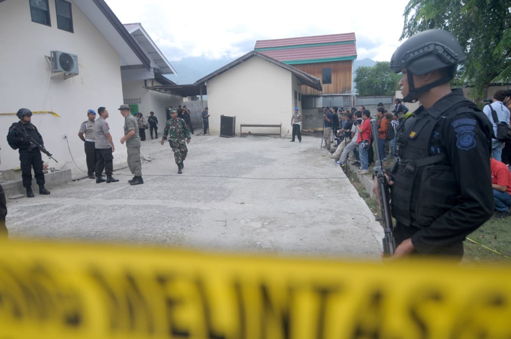 Indonesian police stand guard at a local hospital in Central Sulawesi after a firefight between suspected Muslim extremists and security forces (file)