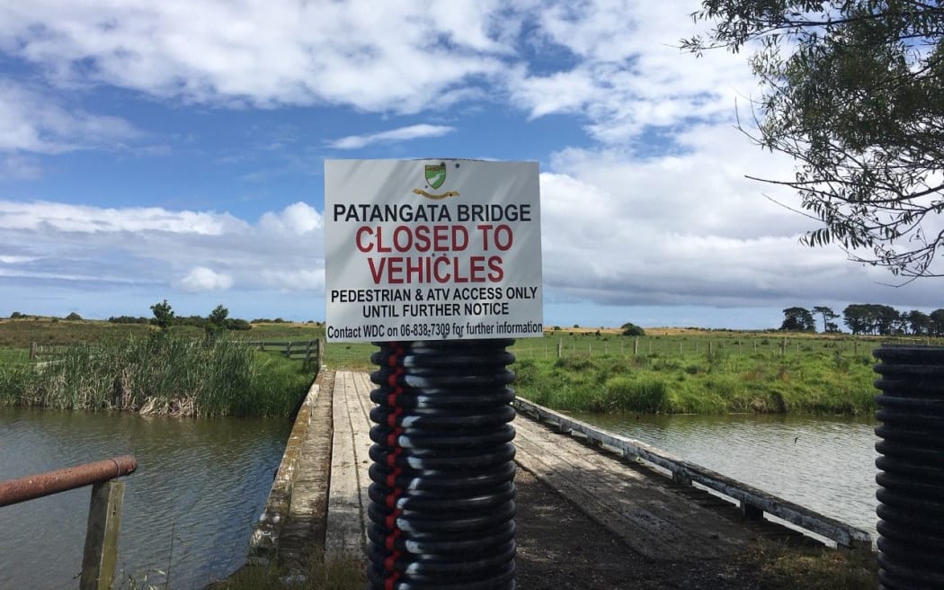 Patangata Bridge Closure Means 1km Trek On Foot For Families Tangi Rnz News