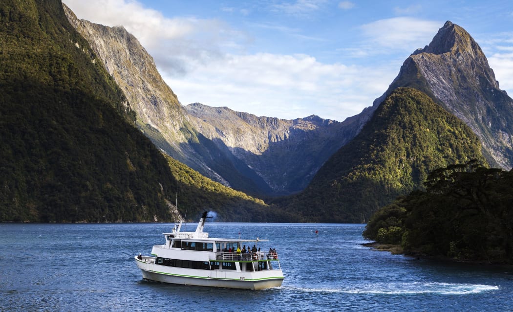 21066624 - milford sound, south west, new zealand