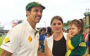 Australia's Mitchell Johnson and his family farewell the crowd as he retires from test cricket.