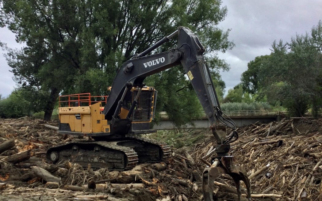 jurriën timber Commencing of removal of Debris from Mangatokerau stream