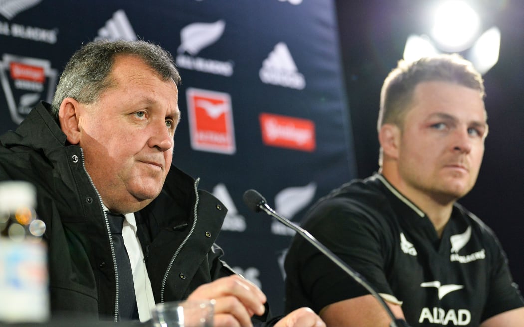 L'entraîneur des All Blacks Ian Foster et le capitaine Sam Cane.