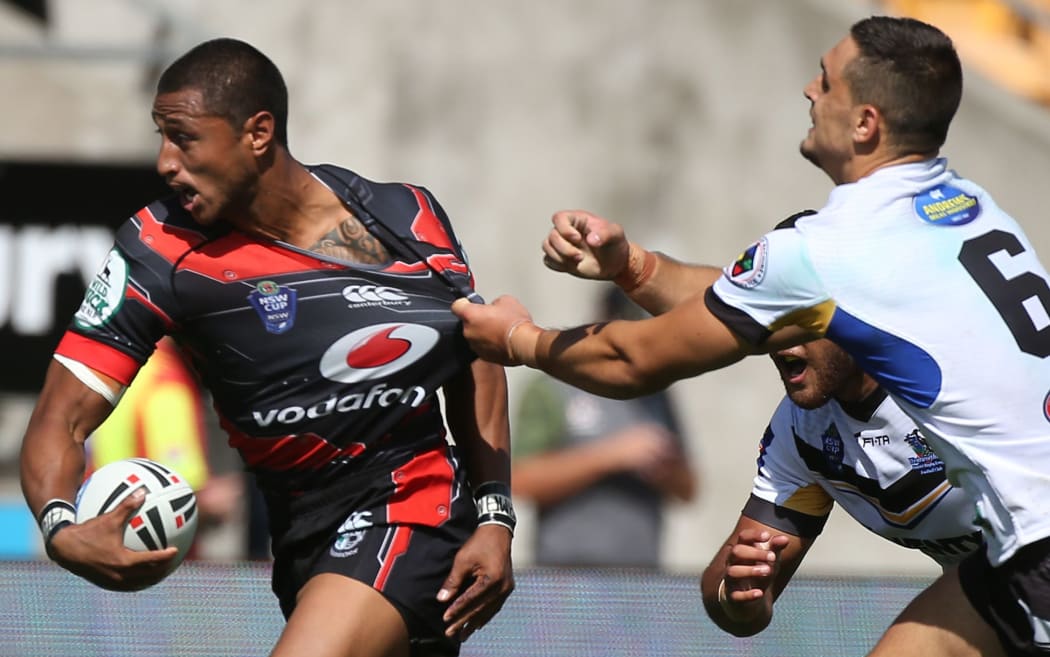 The Warriors back Dominique Peyroux in action.