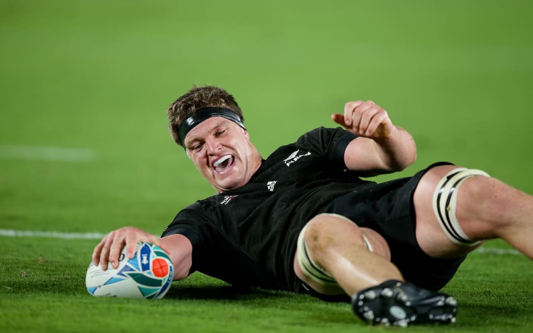Scott Barrett goes in for a try during the All Blacks' first Rugby world Cup 2019 match against South Africa.