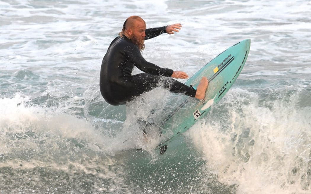 Australia rompe el récord de la sesión de surf más larga del mundo