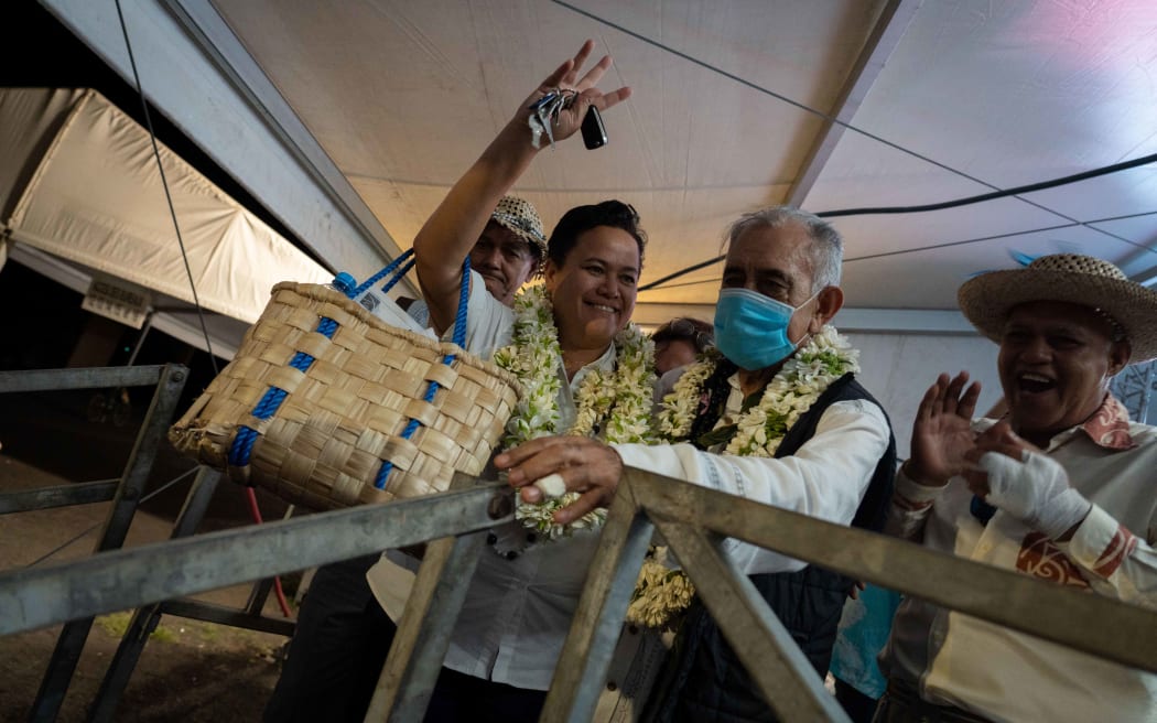 Pro-independence leader and former president of French Polynesia Oscar Temaru (C) celebrates the pro-independence Tavini party's victory 