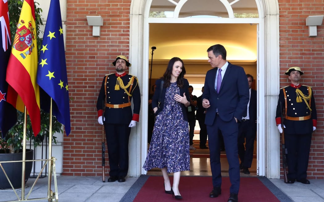 Jacinda Ardern se reúne con el presidente de España, Pedro Sánchez, en Madrid