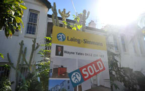 A real estate sign advertising a property in Sydney (May 2012).
