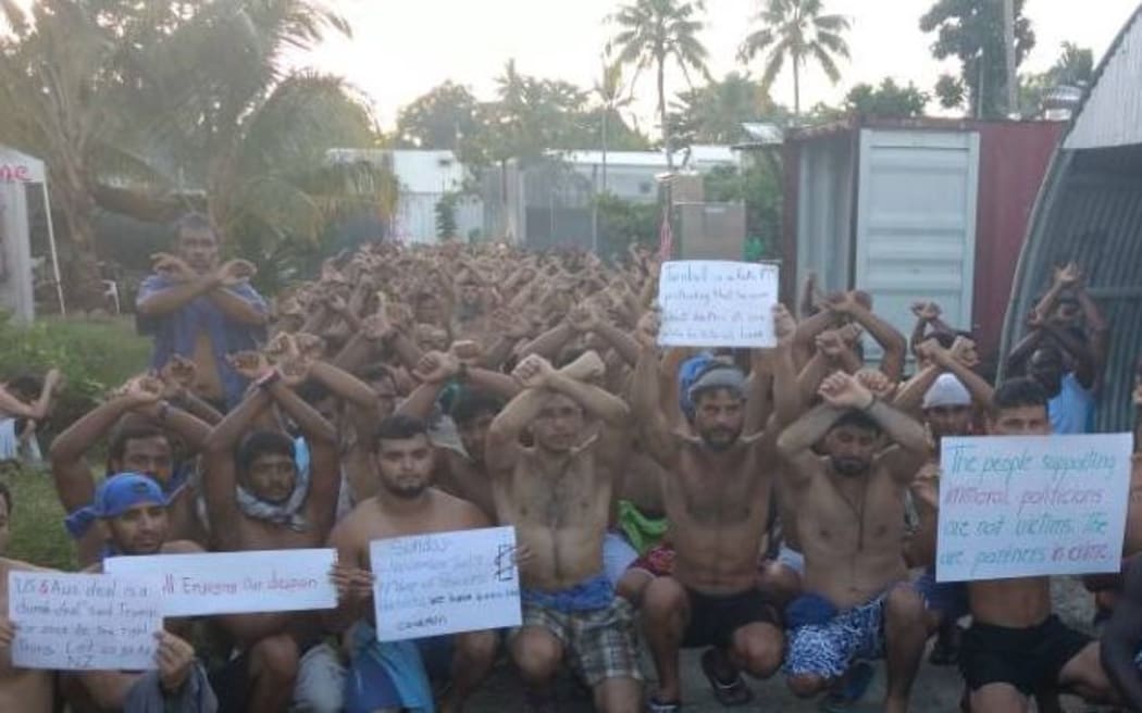 the daily protest in the Manus Island detention centre 5-11-17.