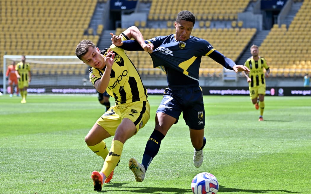 Samuel Silvera of the Mariners and Callan Elliot of the Phoenix compete for the ball during the A-League