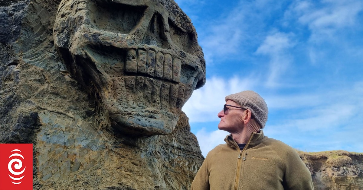 Carved skull turns heads at Waipipi Beach in South Taranaki - Vimarsana News