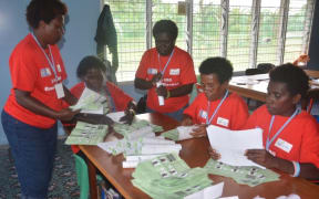 Bougainville election officials check ballot papers