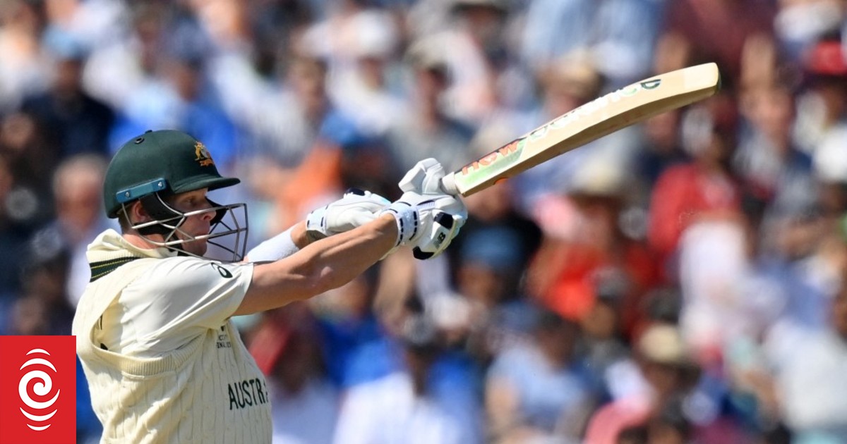 Ashes final test finely poised after Australia dismissed