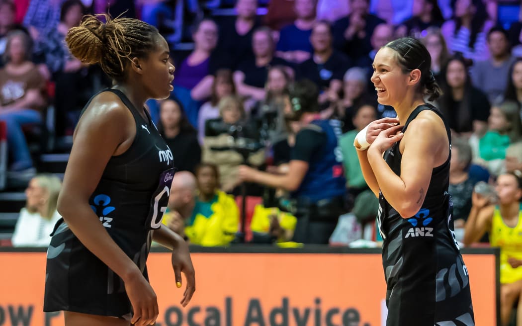 Grace Nweke and Ameliaranne Ekenasio of the Silver Ferns.