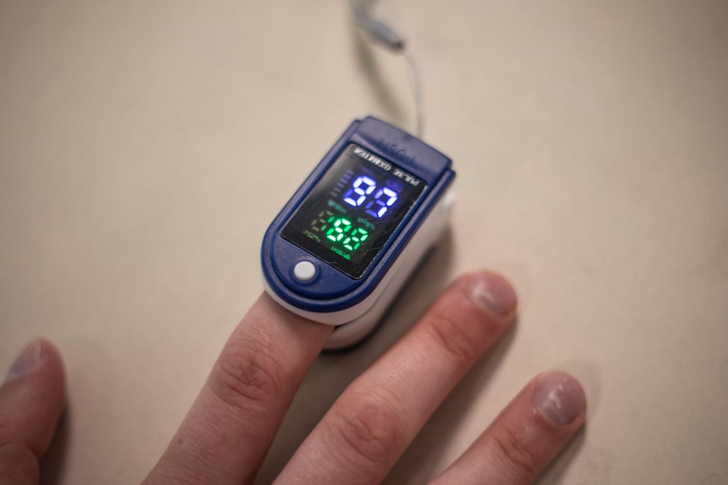 Covid19 Selfisolating cases need help to understand oximeters