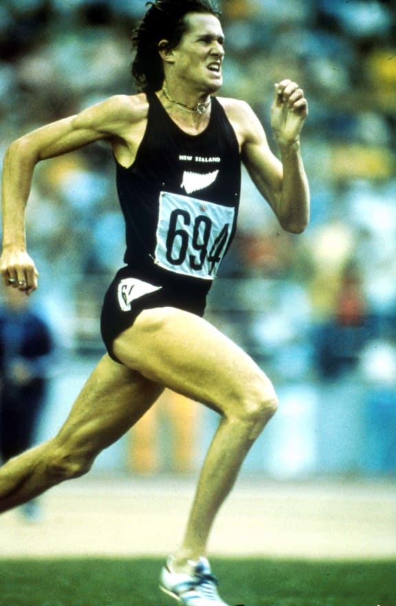John Walker running the 1500m at the 1976 Montreal Olympics.