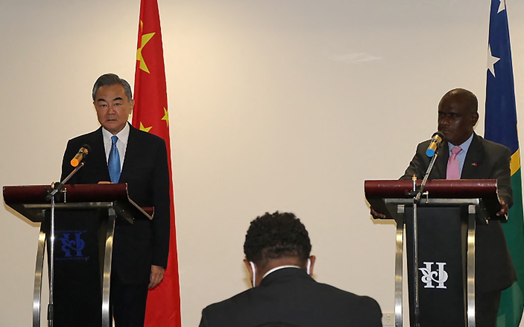 Chinese Foreign Minister Wang Yi (left) and his counterpart Solomon Islands' Jeremiah Manele (right) attend a press conference in Honiara on 26 May 2022. - China has "no intention at all" to build a military base in Solomon Islands, Wang Yi said on 26 May, following speculation about the purpose of a recent security pact with Honiara.