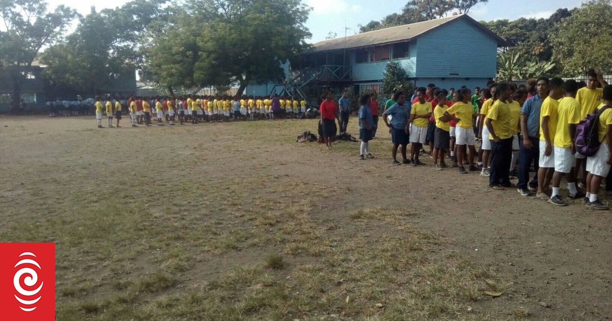 Students paying teachers' wages after a PNG govt fail - Vimarsana News