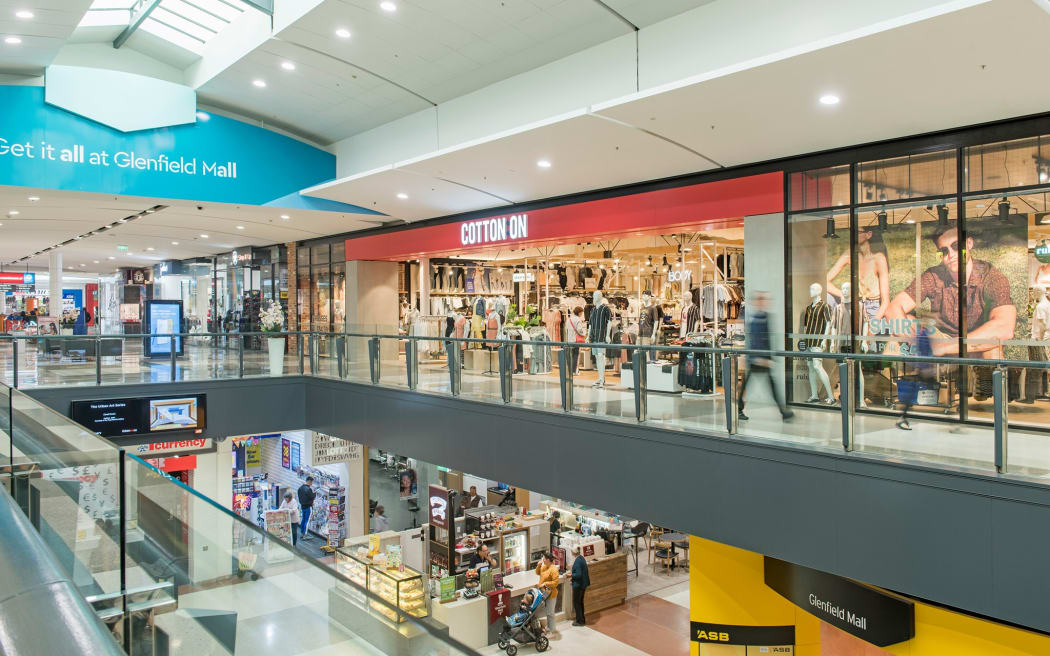 Gun scare sends Auckland mall into lockdown RNZ News