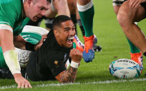 All Black Aaron Smith scores a try