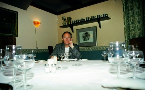 Marshall Walker at Sibelius's table, the Konig, Helsinki.