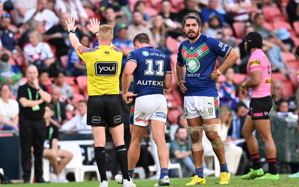 Warriors captain Tohu Harris watches on as Jackson Ford is sent to the sin-bin.