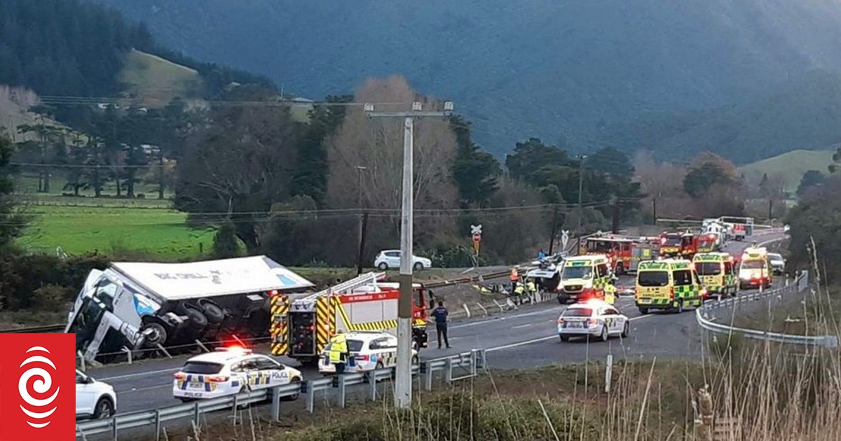 Picton crash: Images reveal true horror of smash that killed seven - NZ  Herald