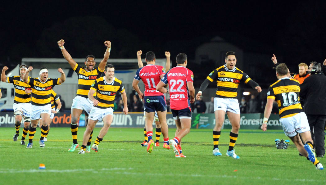 Taranaki celebrate late win over Tasman 2014