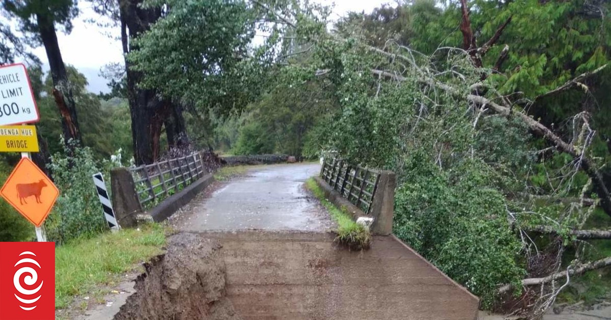 Cyclone Hale weakening, multiple roads still closed