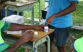 PNG voters must dip a finger into indelible ink before voting, an effort to ensure they don't vote twice.