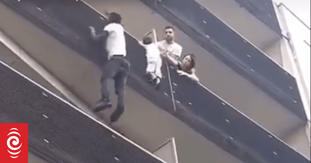 'Spiderman' balcony rescue wows France | RNZ News