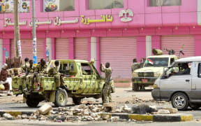 Sudanese soldiers stand guard a street in Khartoum on June 9, 2019. - Sudanese police fired tear gas Sunday at protesters