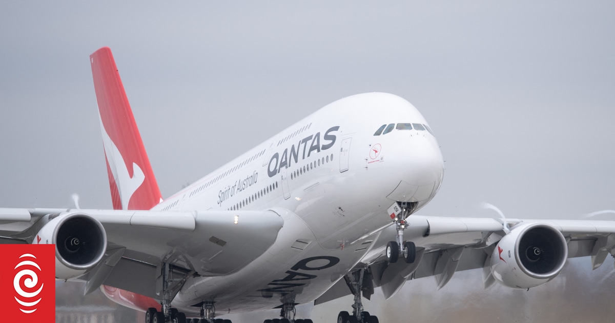 Qantas removes expiry date on $570m worth of flight credits after backlash, as ACCC accuses airline of selling tickets for cancelled flights - Vimarsana News