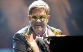 Elton John performs live on stage during the 'Farewell Yellow Brick Road'-Tour at the Tui Arena on May 22, 2019 in Hanover, Germany. | Verwendung weltweit