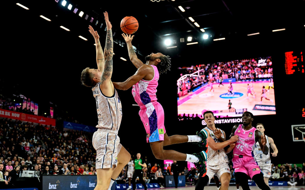 Parker Jackson-Cartwright (C) of the Breakers attempts a lay-up against the Cairns Taipans.