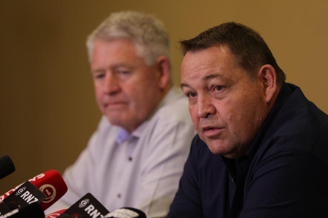 All Blacks coach Steve Hansen has announced he will step down as the team's coach after the 2019 Rugby World Cup.