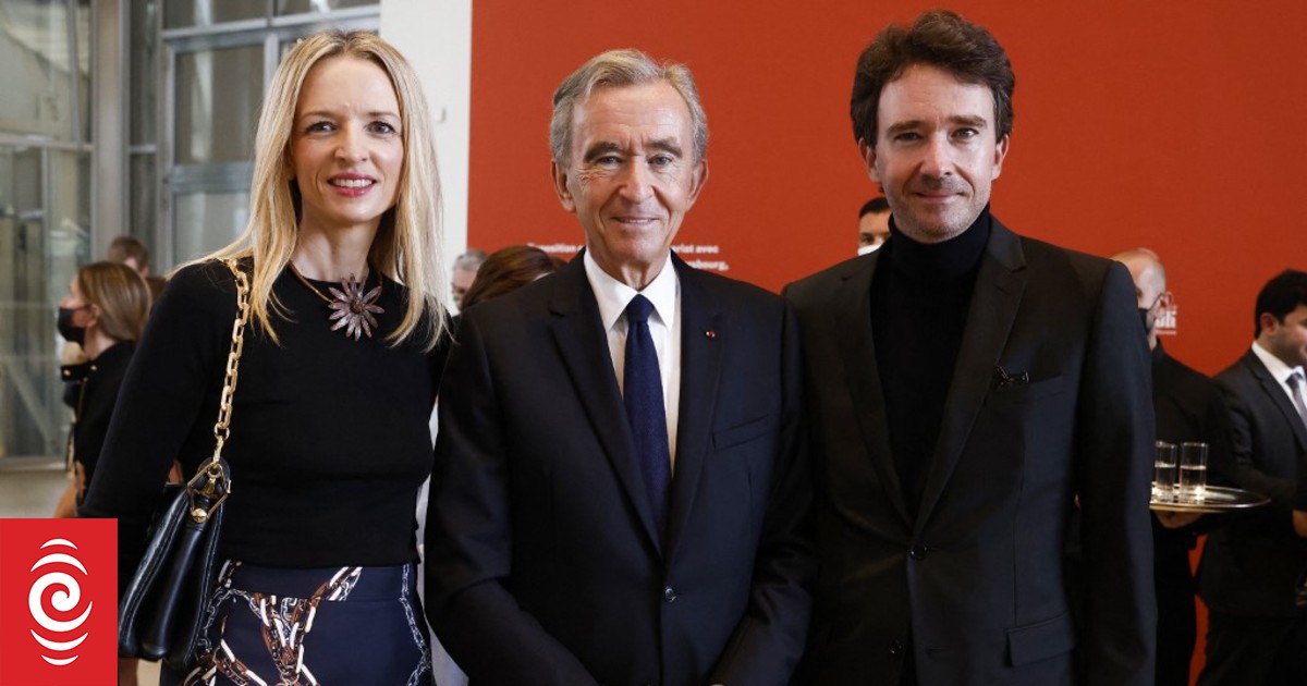 Bernard Arnault: The succession drama facing the world's richest man - Vimarsana News