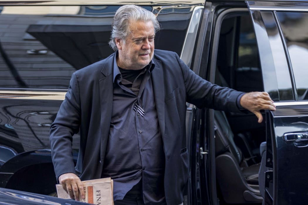 Excolaborador de Trump Bannon condenado por desacato al Congreso de EE.UU.