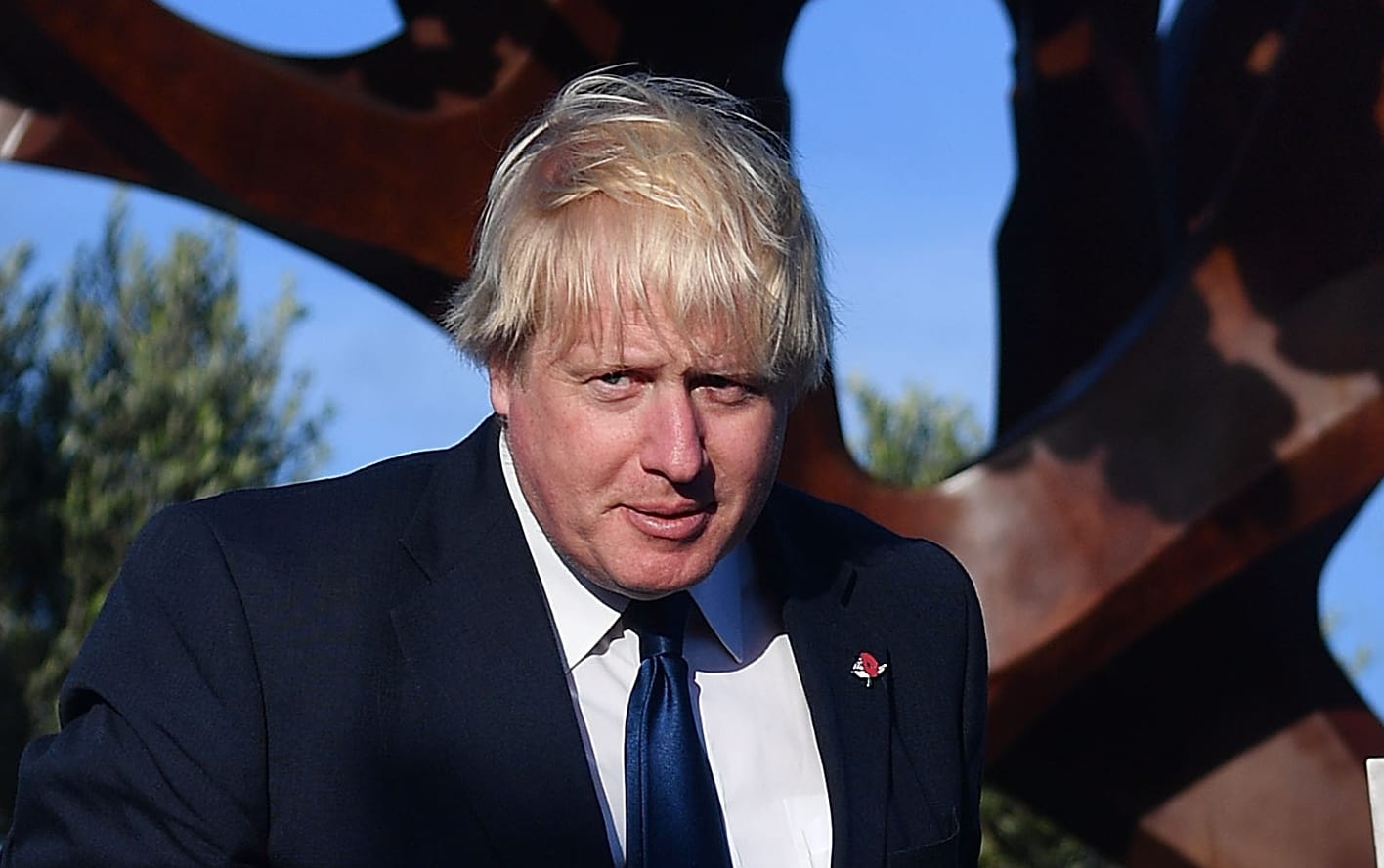 Boris Johnson in front of the Weta Workshop designed statue at the Pukeahu National War Memorial Park.