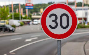 30km speed sign